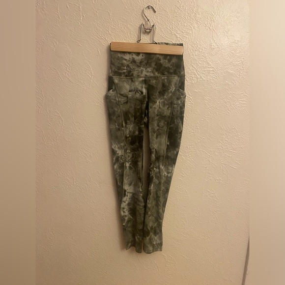 Lululemon legging - Picture 2 of 8